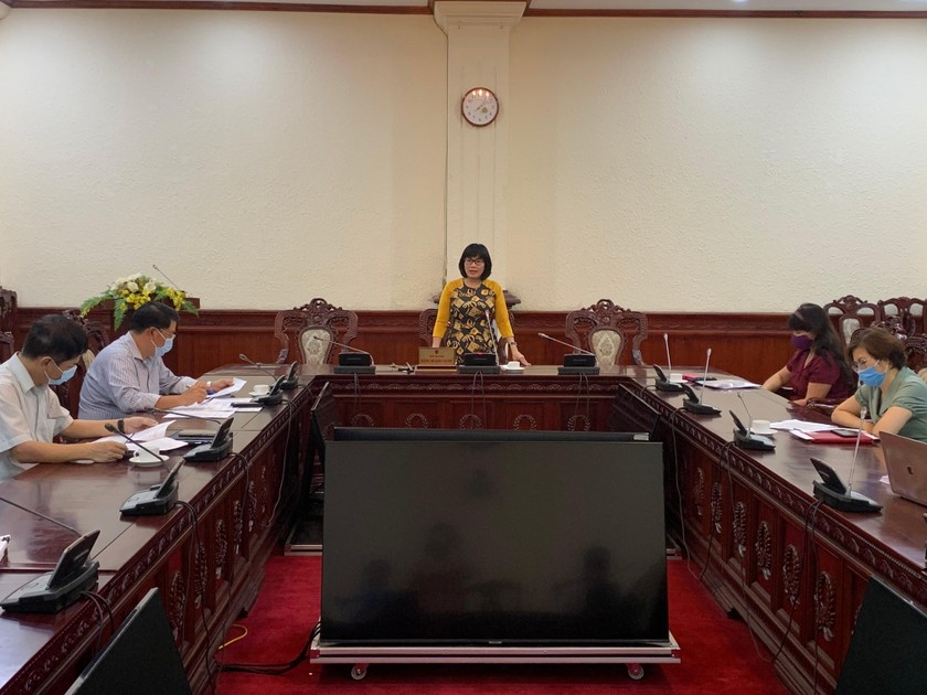 Thứ trưởng Đặng Hoàng Oanh chủ trì buổi họp của Hội đồng thẩm định.