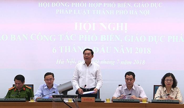 Phó Chủ tịch thường trực UBND TP Hà Nội Lê Hồng Sơn - Chủ tịch Hội đồng Phối hợp PBGDPL TP Hà Nội chủ trì một hội nghị giao ban công tác PBGDPL năm 2018.