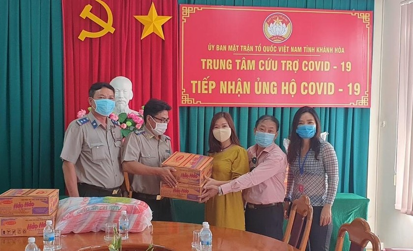 Cục THADS Khánh Hoà tặng quà ủng hộ công tác phòng chống dịch