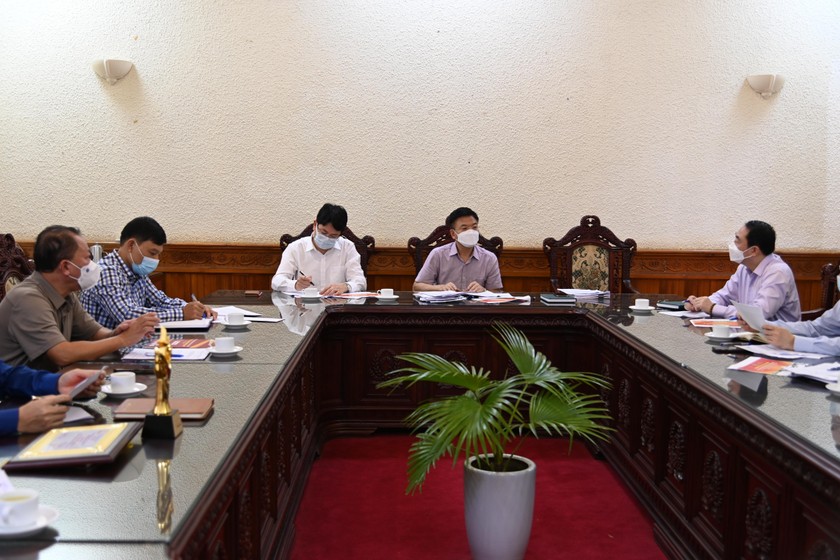 Bộ trưởng Lê Thành Long và Thứ trưởng Nguyễn Thanh Tịnh chủ trì buổi làm việc.