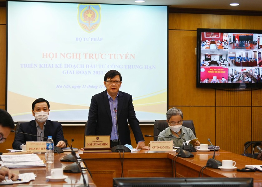 Thứ trưởng Mai Lương Khôi, Tổng cục trưởng Tổng cục THADS Nguyễn Quang Thái, Cục trưởng Cục Kế hoạch Tài chính Phan Anh Tuấn chủ trì Hội nghị.