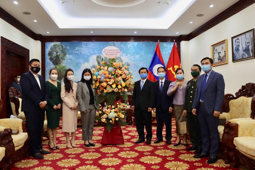Bộ Tư pháp chúc mừng 46 năm Quốc khánh Lào