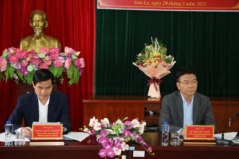 Bộ trưởng Lê Thành Long và Phó Bí thư, Chủ tịch UBND tỉnh, Trưởng Ban chỉ đạo THADS tỉnh Hoàng Quốc Khánh đồng chủ trì buổi làm việc.