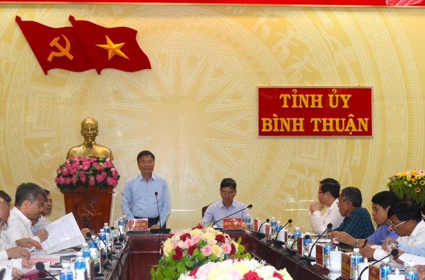 Bộ trưởng Bộ Tư pháp Lê Thành Long phát biểu tại buổi làm việc với Thường trực Tỉnh ủy Bình Thuận