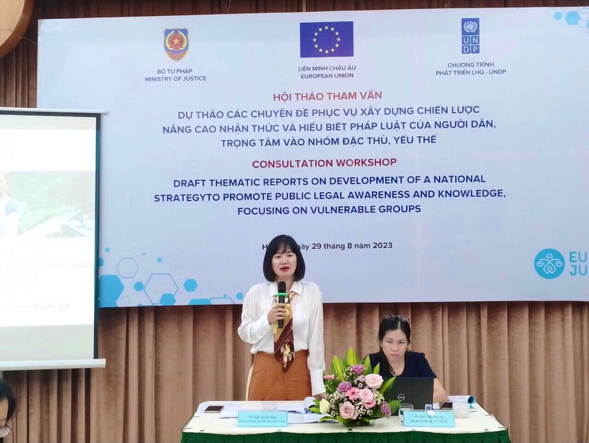 Bà Ngô Quỳnh Hoa, Phó Cục trưởng Cục Phổ biến, giáo dục pháp luật, Bộ Tư pháp và bà Đào Thị Thu An, Quản lý Dự án EU JULE đồng chủ trì Hội thảo.