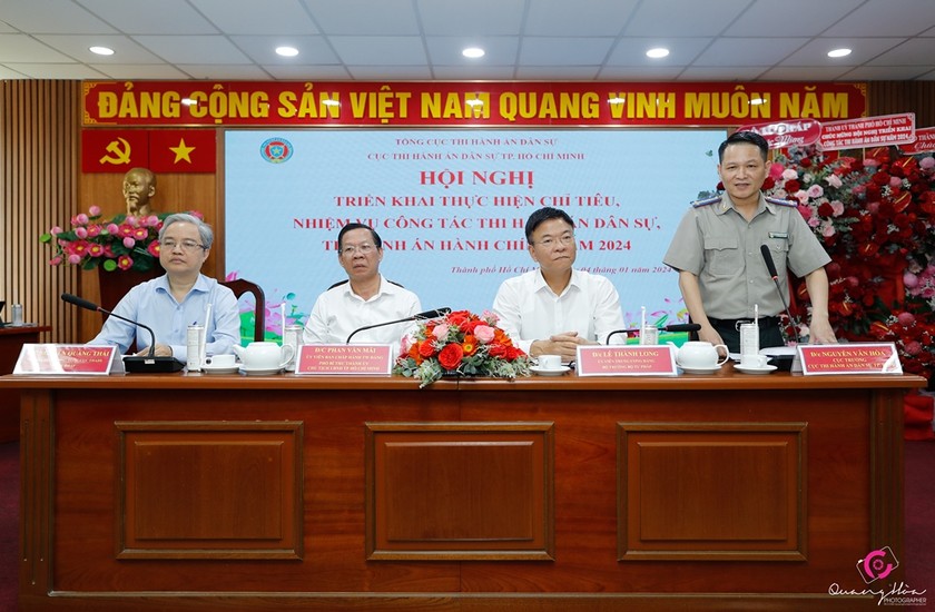 Cục trưởng Nguyễn Văn Hòa báo cáo công tác. Ảnh Cẩm Tú