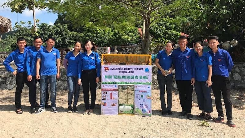 Huyện đoàn – Hội Liên hiệp thanh niên Việt Nam huyện Cát Hải triển khai mô hình “Ngôi nhà xanh hạn chế rác thải nhựa”.