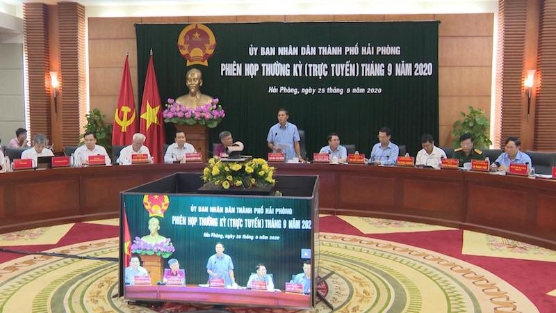 Chủ tịch UBND TP Nguyễn Văn Tùng phát biểu tại phiên họp