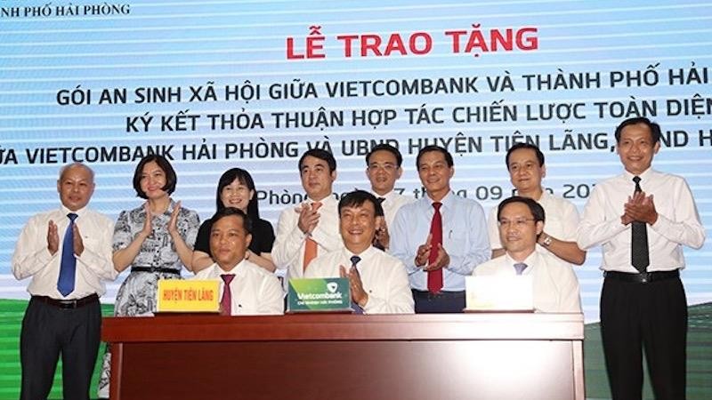Vietcombank chi nhánh Hải Phòng ký kết thỏa thuận hợp tác chiến lược toàn diện trị giá 3 tỷ đồng với UBND huyện Vĩnh Bảo và UBND huyện Tiên Lãng