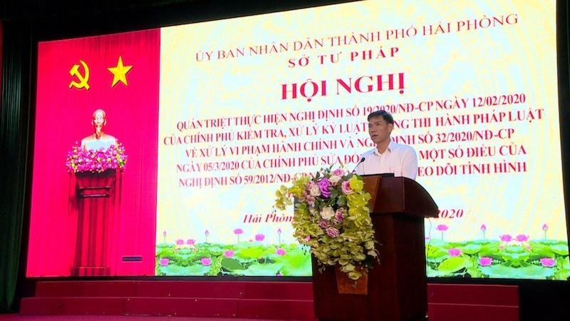 Phó Giám đốc Sở Tư pháp Bùi Văn Vi phát biểu tại Hội nghị.