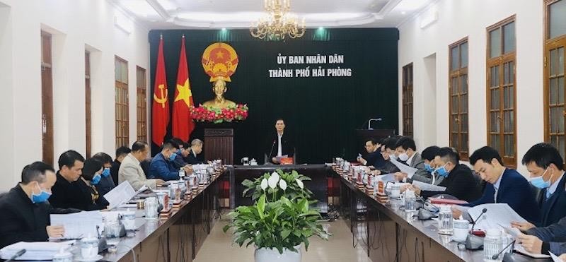Chủ tịch UBND TP Nguyễn Văn Tùng phát biểu tại cuộc họp với 7 doanh nghiệp hoạt động kinh doanh du lịch tại Vườn quốc gia Cát Bà, ngày 17/12/2020