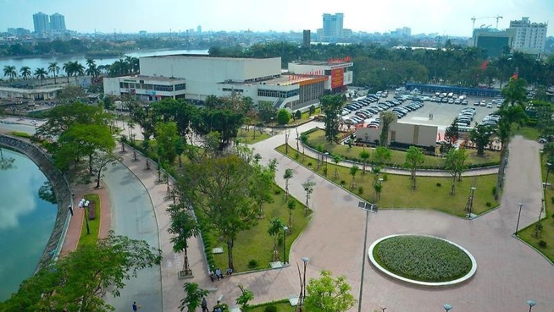 Công viên cây xanh được xây dựng nối liền với hồ Quần Ngựa tại khu vực Cung Văn hóa hữu nghị Việt Tiệp tạo nên một không gian xanh giữa trung tâm TP Hải Phòng. Ảnh: taxivugia