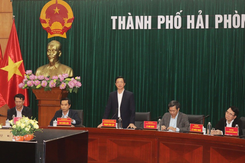 Chủ tịch HĐND TP Phạm Văn Lập phát biểu chỉ đạo tại cuộc họp.