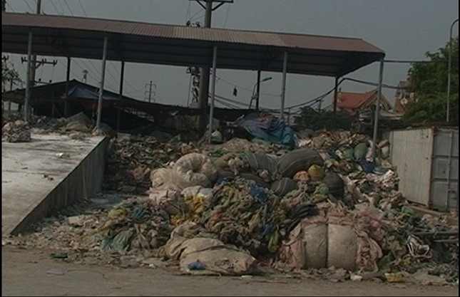 Làng tái chế rác thải sợ chết vì ô nhiễm