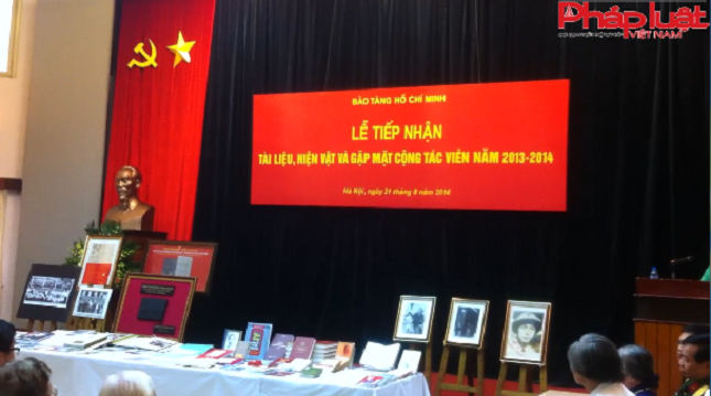 Tiếp nhận nhiều tài liệu, hiện vật liên quan đến Chủ Tịch Hồ Chí Minh