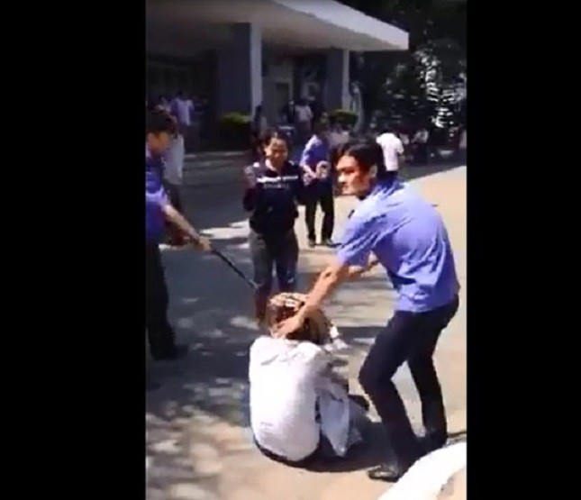 Video bảo vệ bệnh viện Quảng Ngãi đánh người