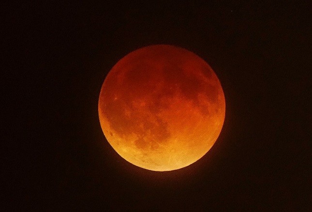 Ngắm nhìn “Mặt trăng máu” ngắn nhất thế kỷ 21