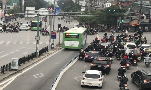  Hà Nội lắp dải phân cách cứng cho buýt nhanh BRT