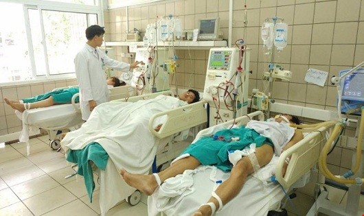 24 trường hợp ngộ độc, 2 người tử vong vì rượu methanol tại Hà Nội