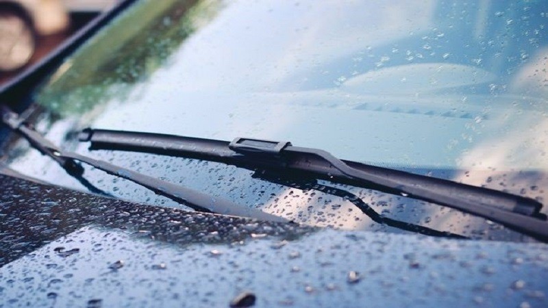 Khi nào nên thay cần gạt mưa ô tô?