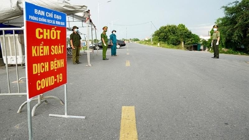 Trình giấy đi đường không hợp lệ, nhiều người Hà Nội phải quay đầu xe