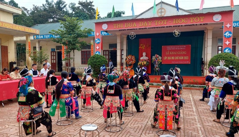 Giải pháp duy trì, nâng cao hiệu quả công tác xóa mù chữ cho đồng bào dân tộc thiểu số tại tỉnh Nghệ An