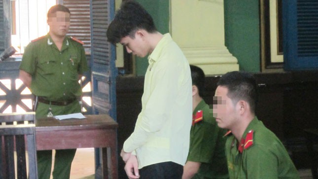 Bị cáo Hùng tại phiên tòa.