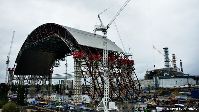 Một nửa quan tài mới đã xây xong tại Chernobyl