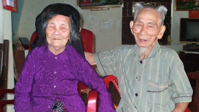  Vợ chồng cụ ông Cao Viễn và cụ bà Vũ Thị Hai đều đã trên 100 tuổi