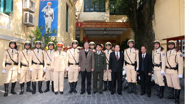 Ông Đinh Thế Huynh thăm cán bộ, chiến sỹ Phòng Cảnh sát giao thông đường bộ, đường sắt Công an thành phố Hà Nội.