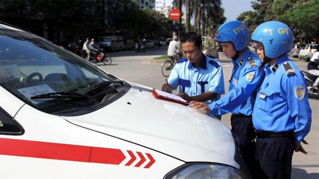Khó có thể thanh tra, kiểm tra tất cả các xe taxi mà cần trông đợi vào đạo đức của các bác tài (ảnh minh họa)