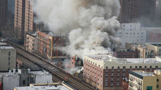 Nổ lớn ở New York, hai tòa chung cư sụp đổ
