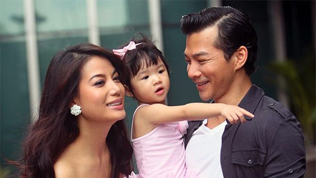 Hình ảnh gia đình hạnh phúc của Trần Bảo Sơn - Trương Ngọc Ánh. 