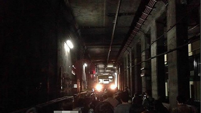 Tai nạn thảm khốc, 2 tàu điện ngầm đấu đầu tại Seoul