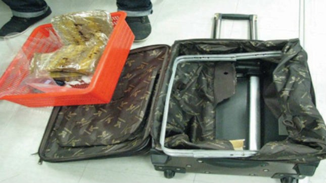 Chiếc vali đựng 3kg ma túy đã khiến Nga thành kẻ vân chuyển trái phép chất ma túy (Hình minh họa)