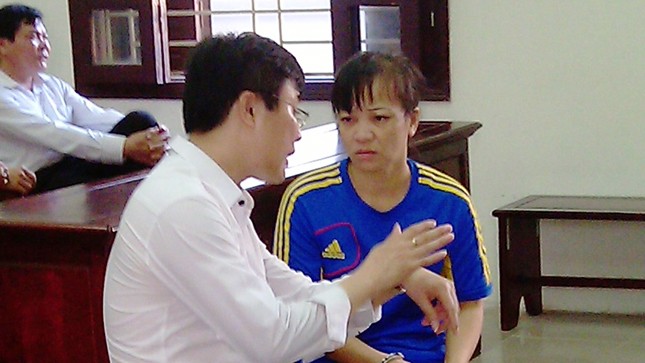 Mai Thị Chung trao đổi với luật sư