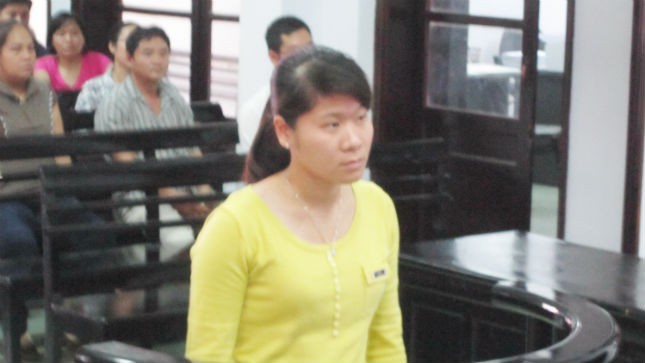 Bị cáo Lê Thị Minh Trang trước vành móng ngựa