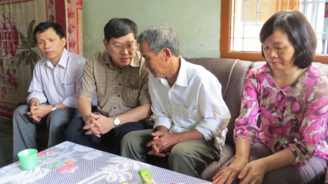 Các ban, ngành, đoàn thể, lãnh đạo tỉnh Khánh Hòa thăm và động viên  gia đình các cháu bé không may tử vong.