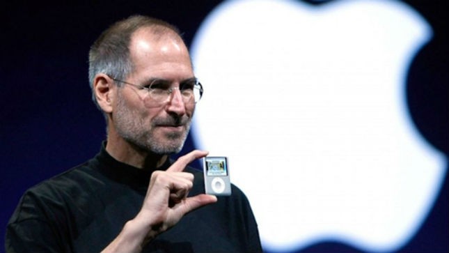Steve Jobs giới thiệu iPod Nano tại San Francisco năm 2007. Ảnh: ABC News