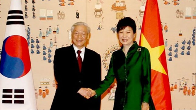 Tổng thống Hàn Quốc Park Geun-hye đón Tổng Bí thư Nguyễn Phú Trọng. Ảnh: Trí Dũng/TTXVN