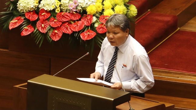 Bộ trưởng Bộ Tư Pháp Hà Hùng Cường báo cáo trước QH trong phiên họp sáng nay