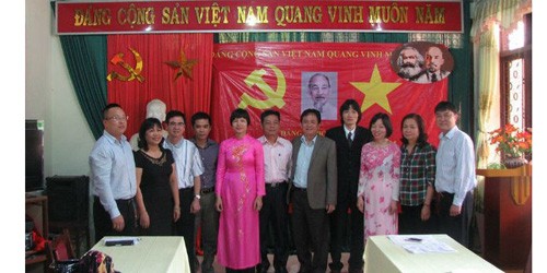 lLễ kết nạp đảng viên mới của Đảng bộ Báo Pháp luật Việt Nam tại Cao Bằng.