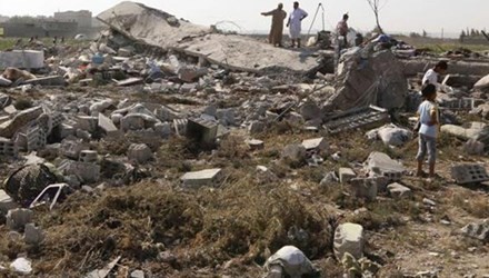Ảnh hiện trường một máy bay quân sự Syria rơi ở thành phố Raqqa hồi tháng 9/2014 (Ảnh: Press TV)