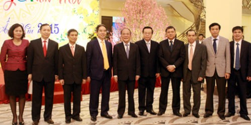 Chủ tịch Quốc hội Nguyễn Sinh Hùng chúc Tết tại Ngân hàng Nhà nước Việt Nam. Ảnh: VOV