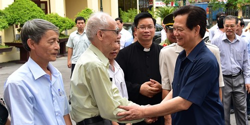 Thủ tướng thân mật trò chuyện với cử tri huyện Thủy Nguyên