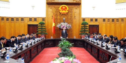 Thủ tướng Nguyễn Tấn Dũng tiếp các cán bộ ngoại giao. Ảnh: VGP/Nhật Bắc
