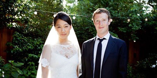 Bức ảnh cưới của họ từng trở thành "hiện tượng You Tube" nhiều người học theo. Ảnh: FB Mark Zuckerberg. 