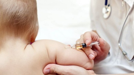 Tiêm vắc xin viêm não Nhật Bản nhận viện trợ cho trẻ