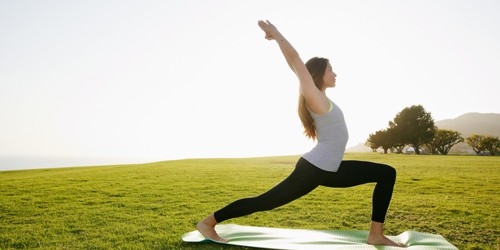 6 động tác yoga dễ làm cho ngày mới đầy năng lượng