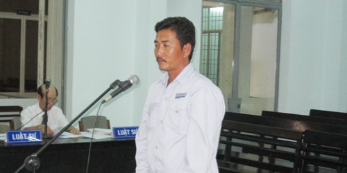 Bị cáo Phạm Tân Quang bị phạt 9 tháng tù treo vì chạy xe “hôn” đuôi xe người khác